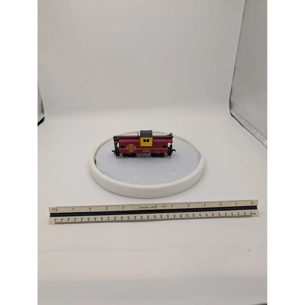Santa Fe ATSF 999628 Ce-6‎ Caboose HO Scale Model Train Maroon Yellow Cupola
